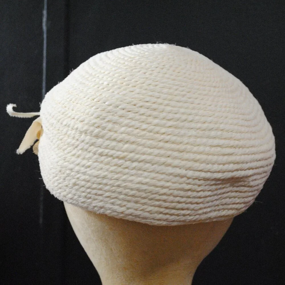 Vintage 1950s-60s Everitt Original Woven Knit Pillbox Hat with Ribbon Accent